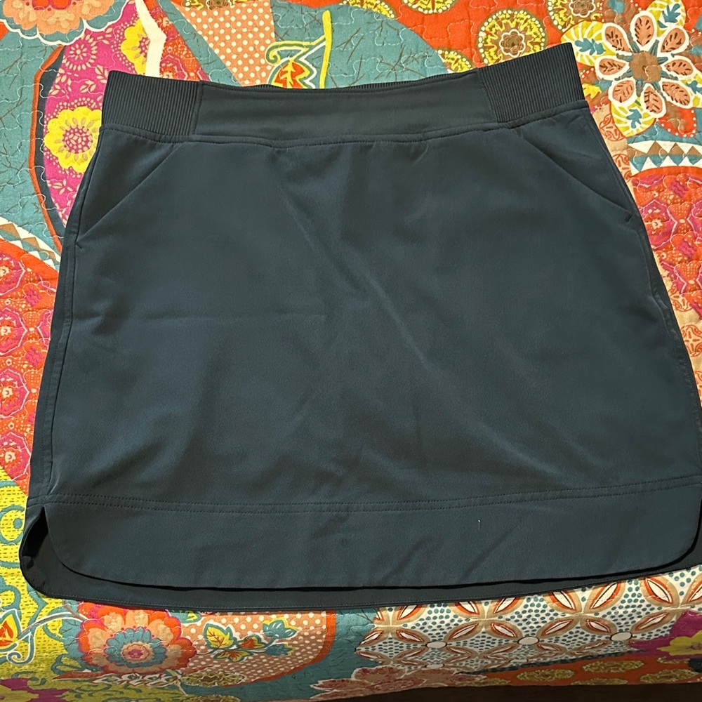32 Degrees Women's Dark Green Skort size S